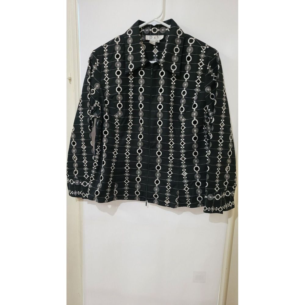 D‎ & Y women's size medium black & white zipper blouse